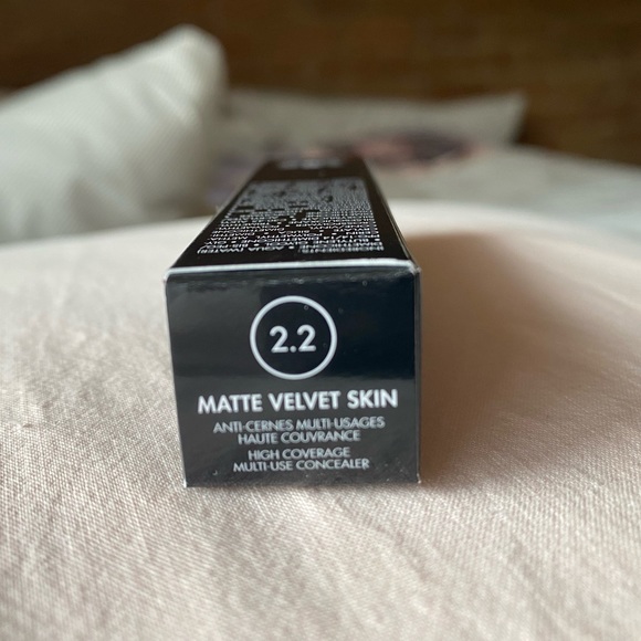 MAKE UP FOR EVER Matte Velvet Skin High Coverage Multi-Use Concealer (shade 2.2) - Picture 2 of 8